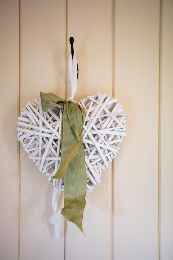 Romantic Secluded Shepherd Hut Hares Rest Southwick  Εξωτερικό φωτογραφία