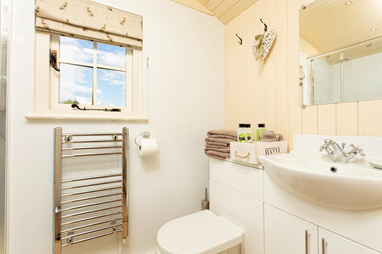 Romantic Secluded Shepherd Hut Hares Rest Southwick  Εξωτερικό φωτογραφία